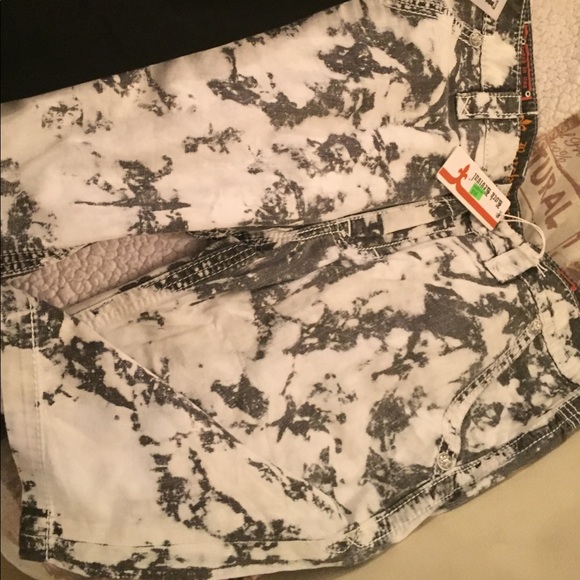 Brand new pair of rock revival shorts👀💸 - Picture 1 of 2